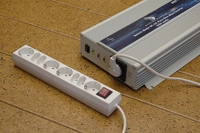 Solar Grid Tie Inverter, Pure Sine Wave 180W 230V 10.8V to 30V DC Input